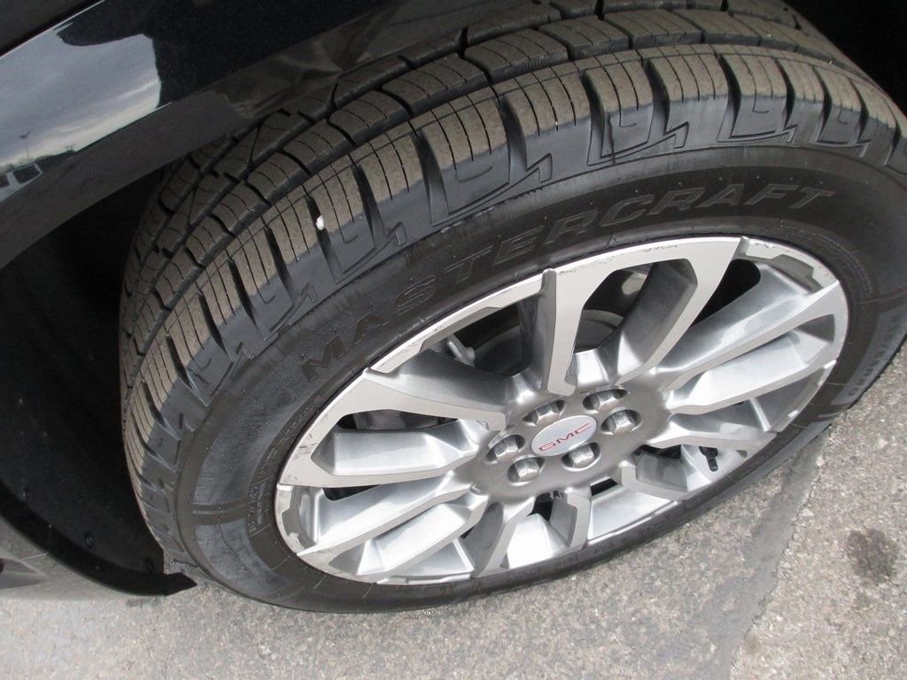 Used 2022 GMC Acadia Denali w/ Denali Ultimate Package image 12