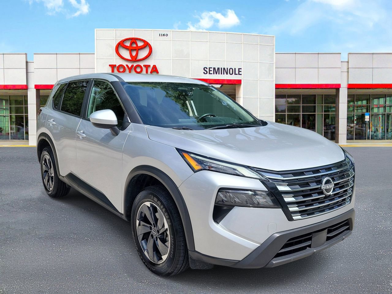 Used 2025 Nissan Rogue SV AWD/4WD image 2