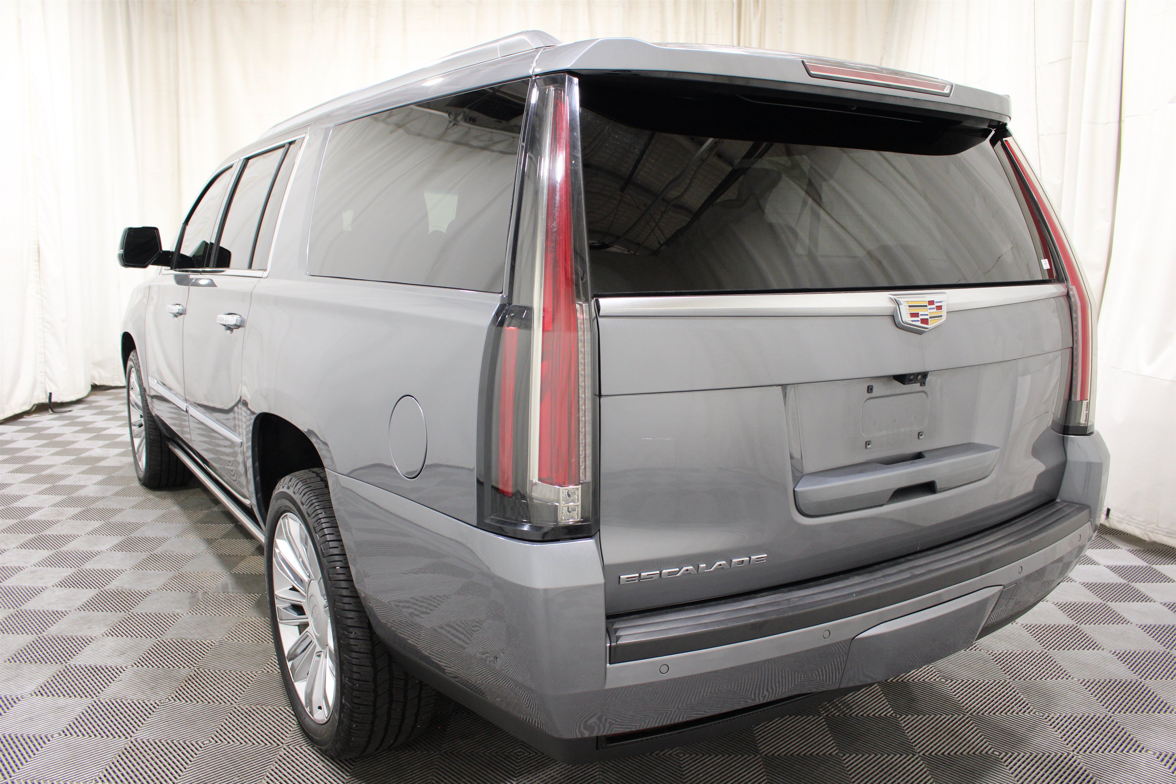 Used 2019 Cadillac Escalade ESV Platinum AWD/4WD image 33