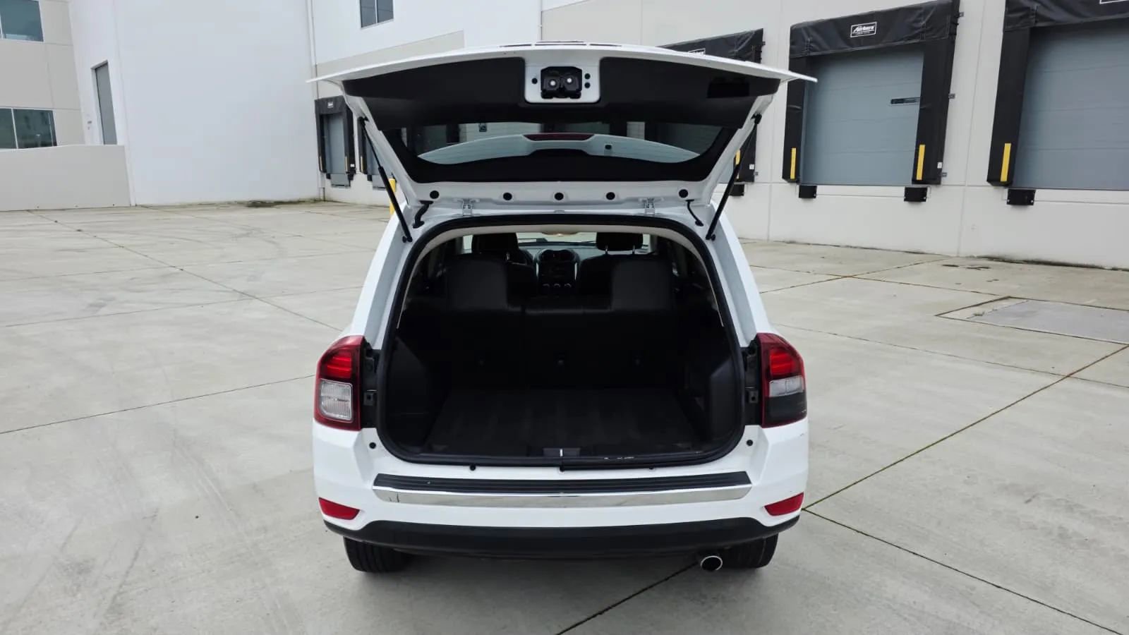 Used 2016 Jeep Compass High Altitude image 18