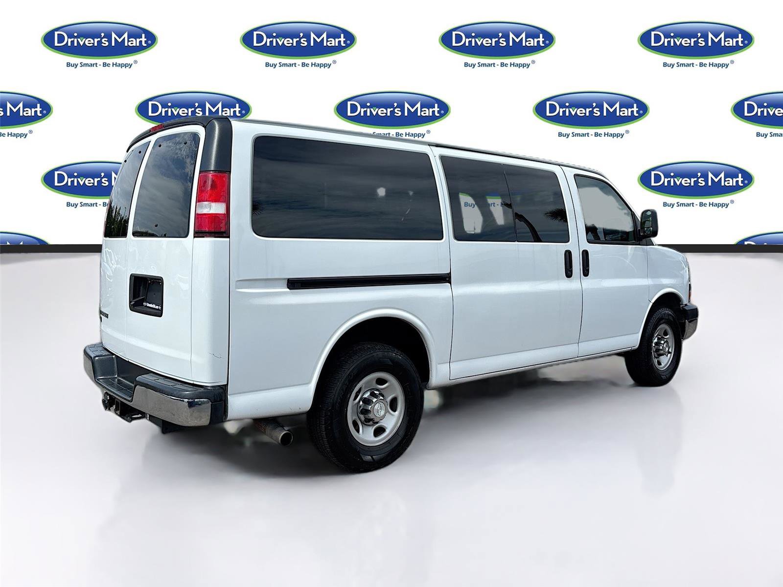 Used 2020 Chevrolet Express 3500 LT w/ LT Preferred Equipment Group RWD image 7