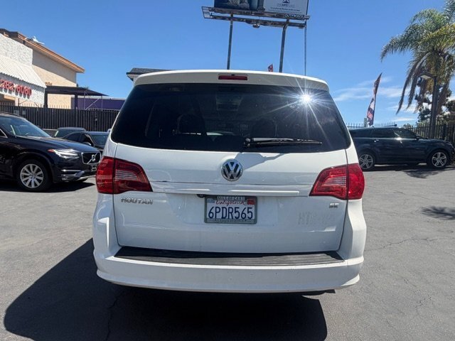 Used 2010 Volkswagen Routan SE image 3