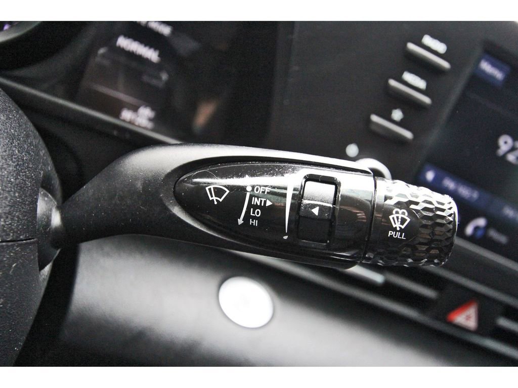 Certified 2021 Hyundai Elantra SEL image 17