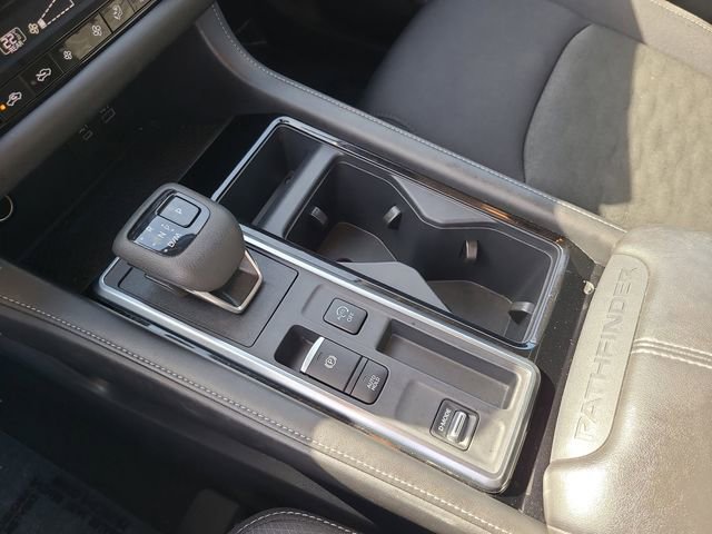 Used 2025 Nissan Pathfinder SV image 34