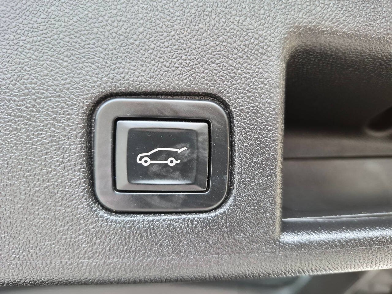 Used 2020 Chevrolet Equinox LT AWD/4WD image 16
