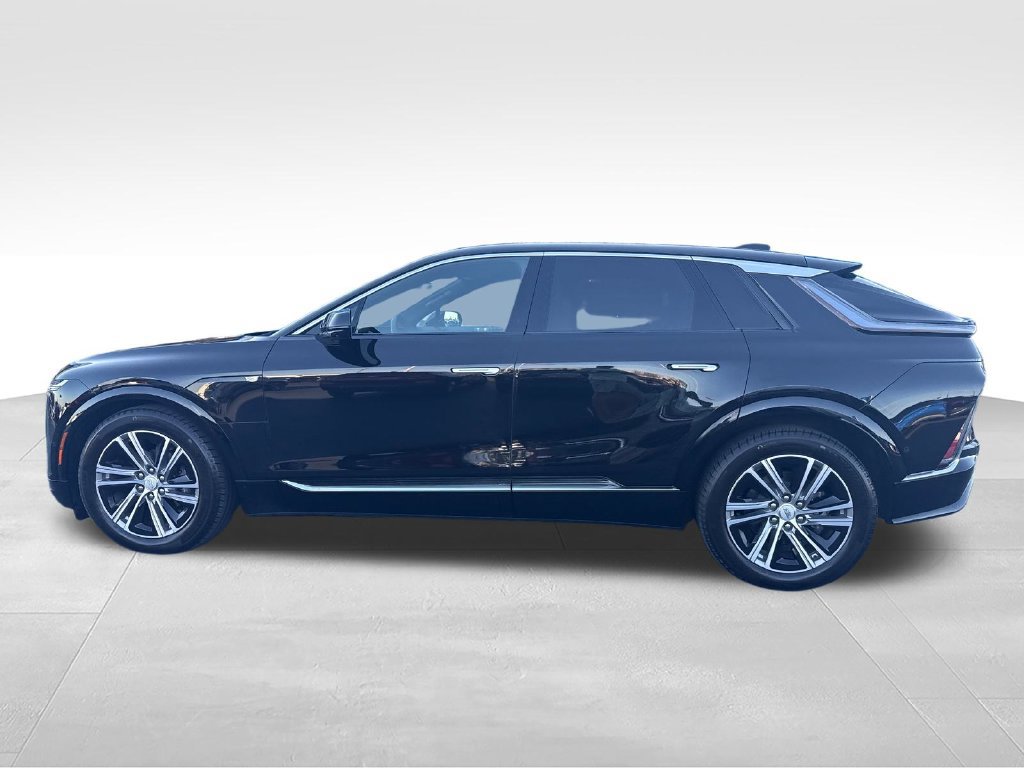 Used 2024 Cadillac Lyriq Luxury RWD image 2