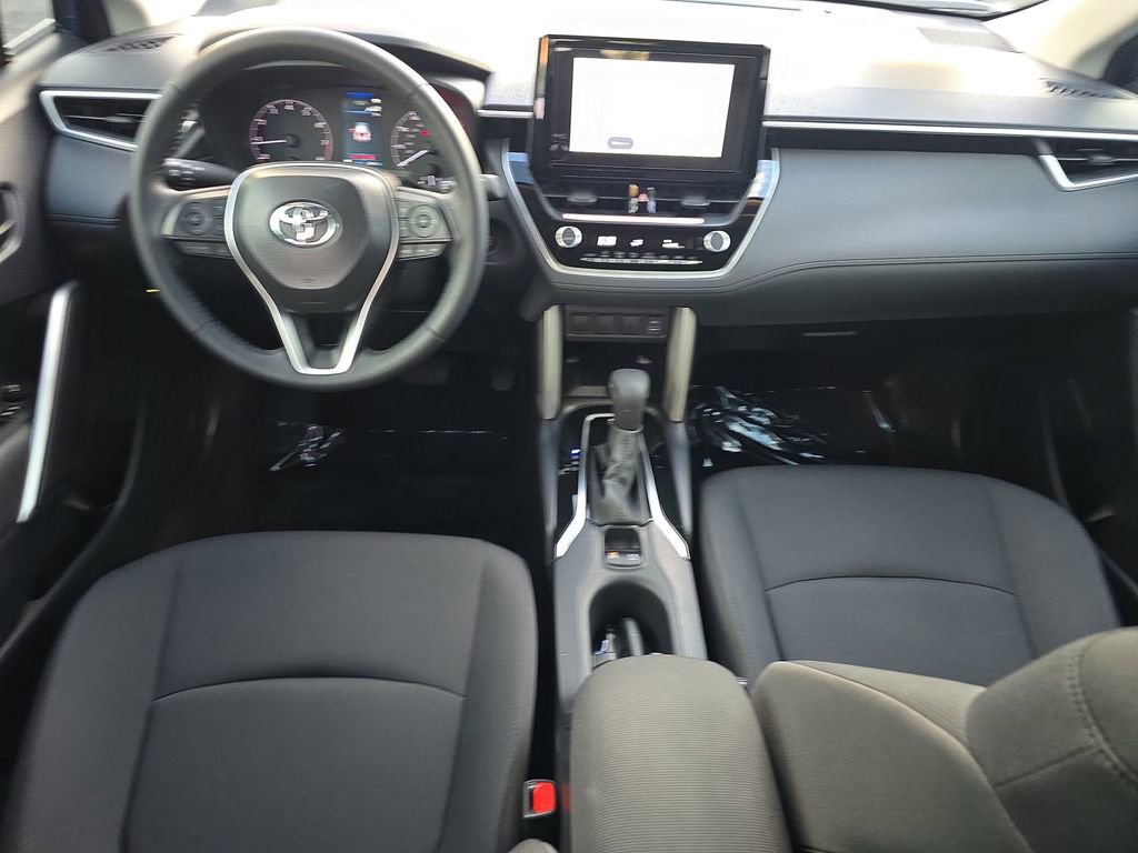 Used 2025 Toyota Corolla Cross LE image 15