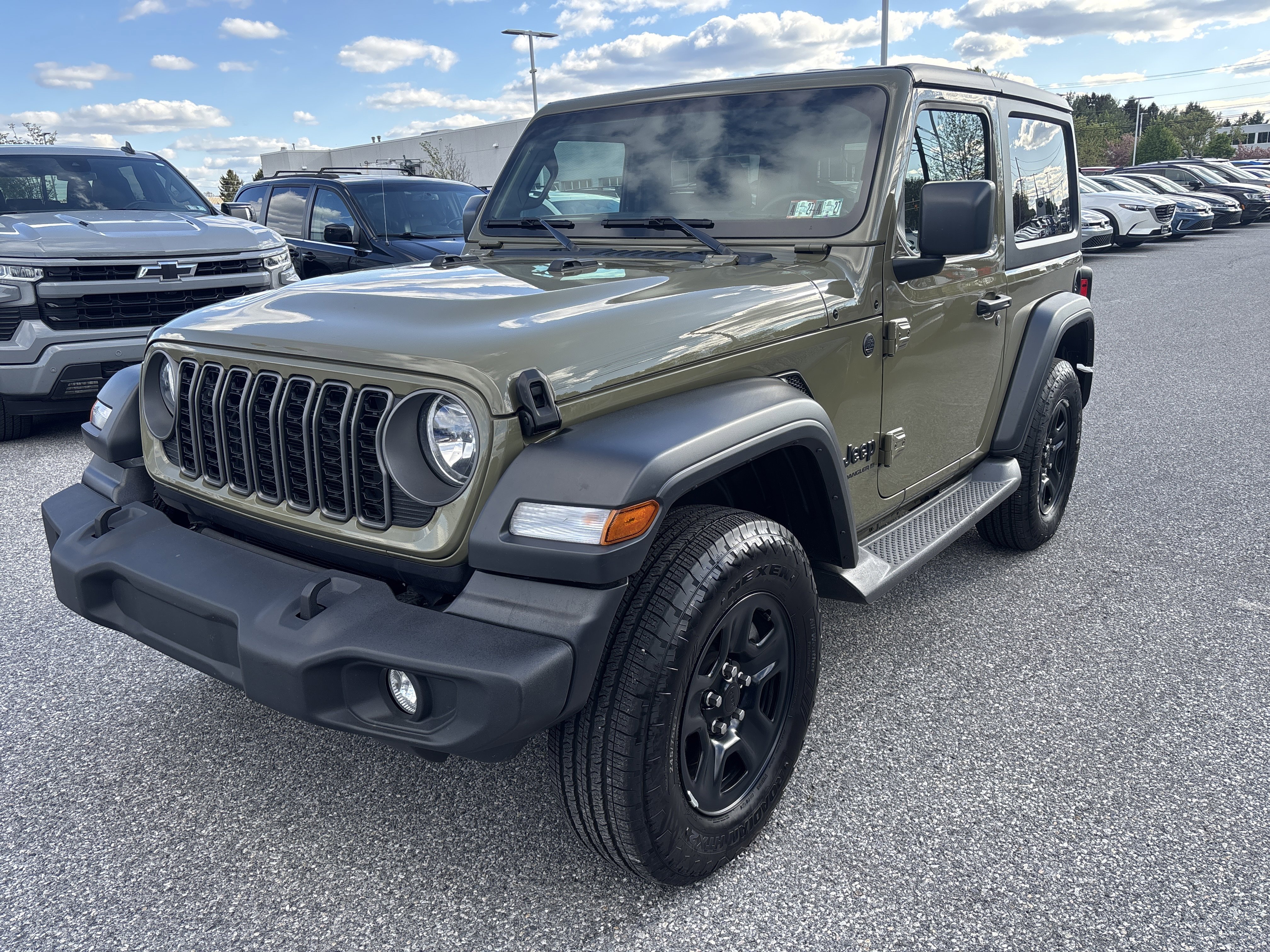 Used 2025 Jeep Wrangler Sport AWD/4WD image 3