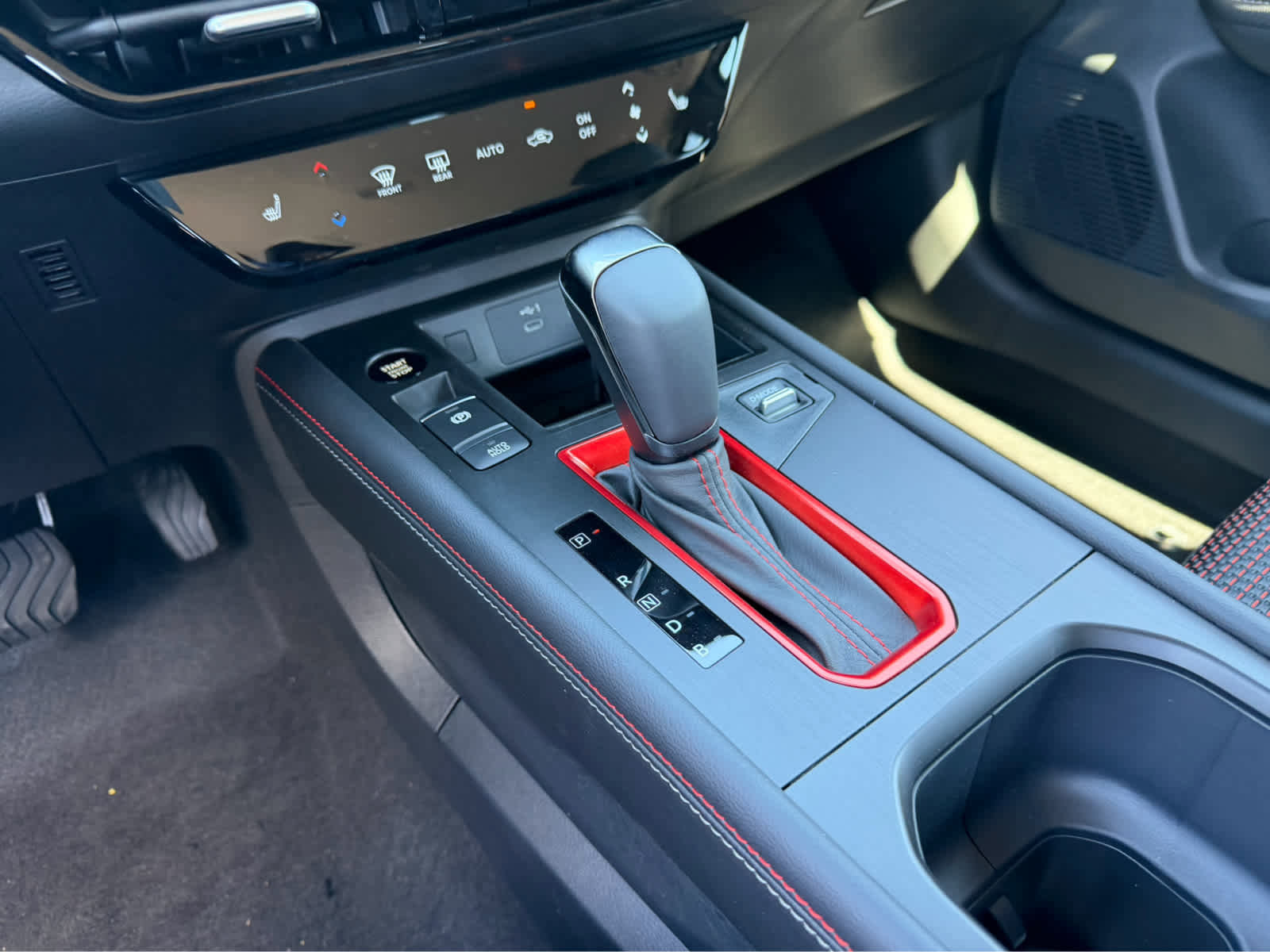 New 2026 Nissan Kicks SR AWD/4WD image 17