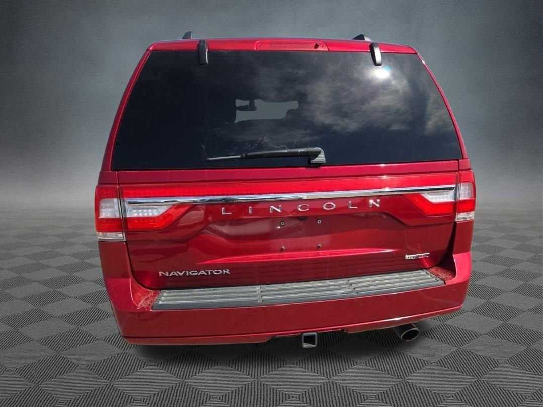 Used 2015 Lincoln Navigator 4WD image 4