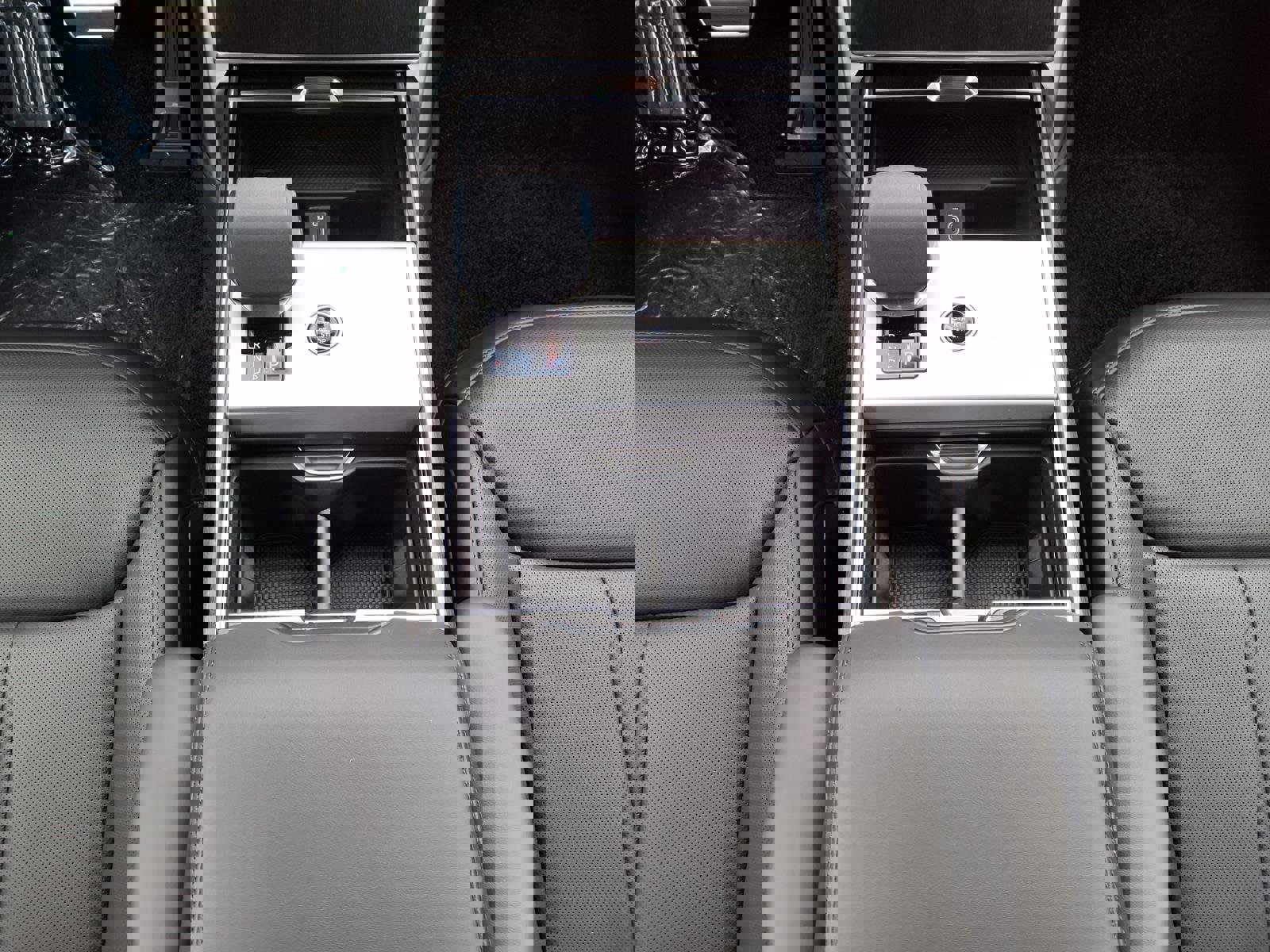 New 2026 Land Rover Range Rover Long Wheelbase SE image 21