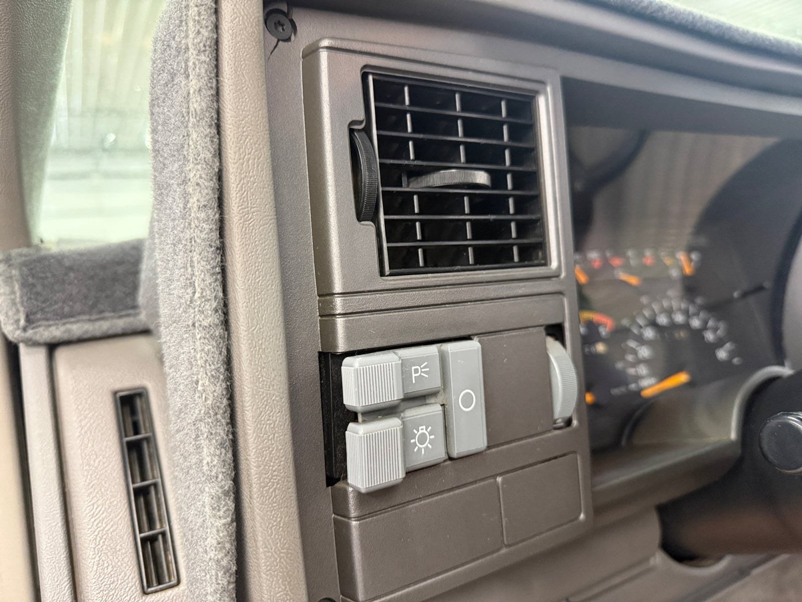 Used 1993 Chevrolet Silverado 1500 4x4 Regular Cab image 16