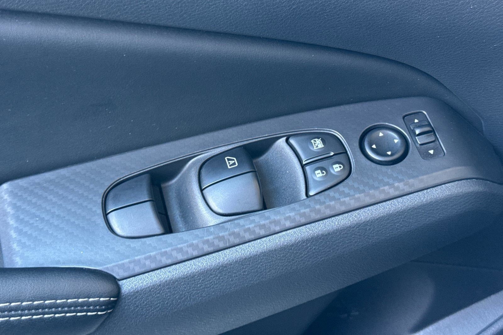 Used 2025 Nissan Altima 2.5 SV FWD image 12