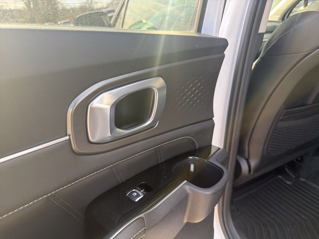 Used 2023 Kia Sorento SX image 9