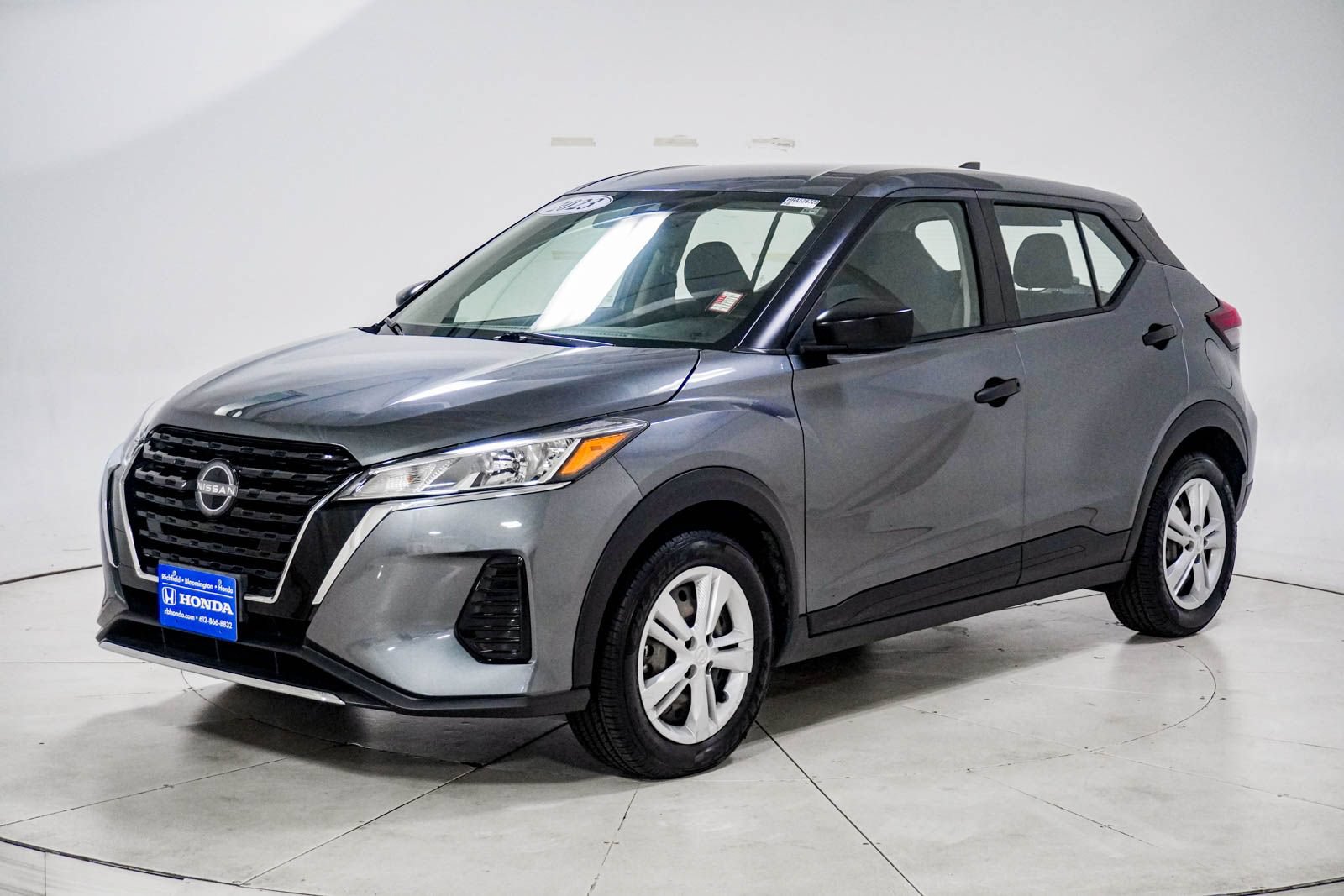 Used 2023 Nissan Kicks S FWD image 3