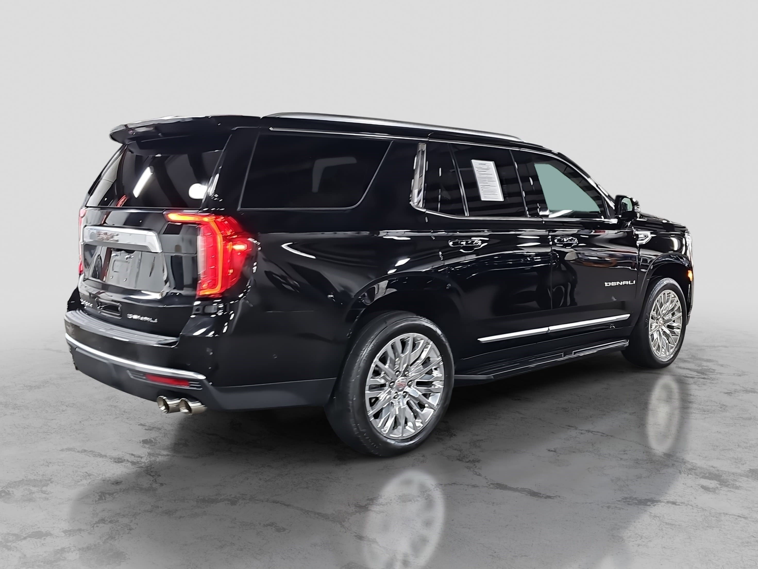 Used 2024 GMC Yukon Denali w/ Advanced Technology Package image 5