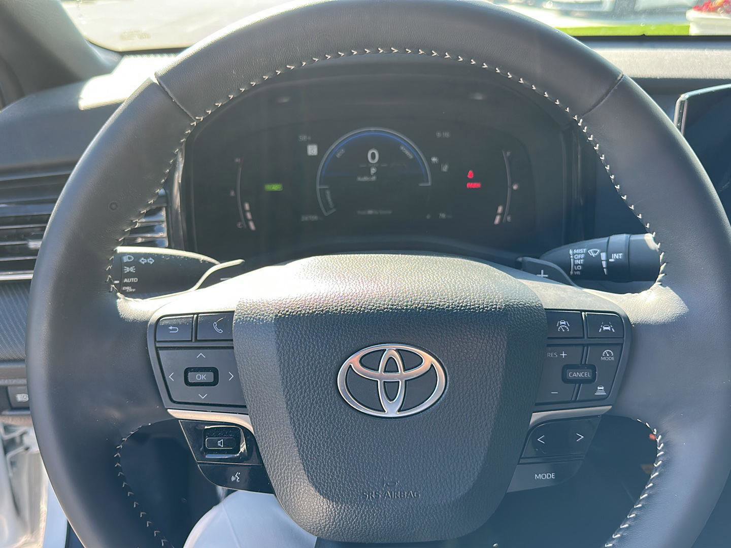 Used 2025 Toyota Camry SE w/ Convenience Package FWD image 10