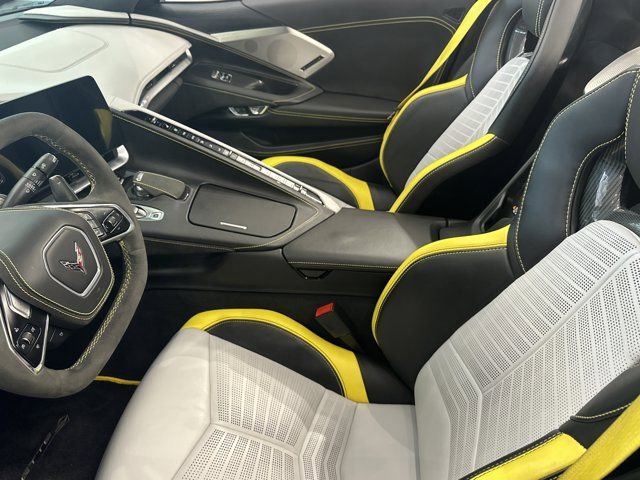 Used 2022 Chevrolet Corvette Stingray Premium Conv w/ Z51 Performance Package RWD image 7