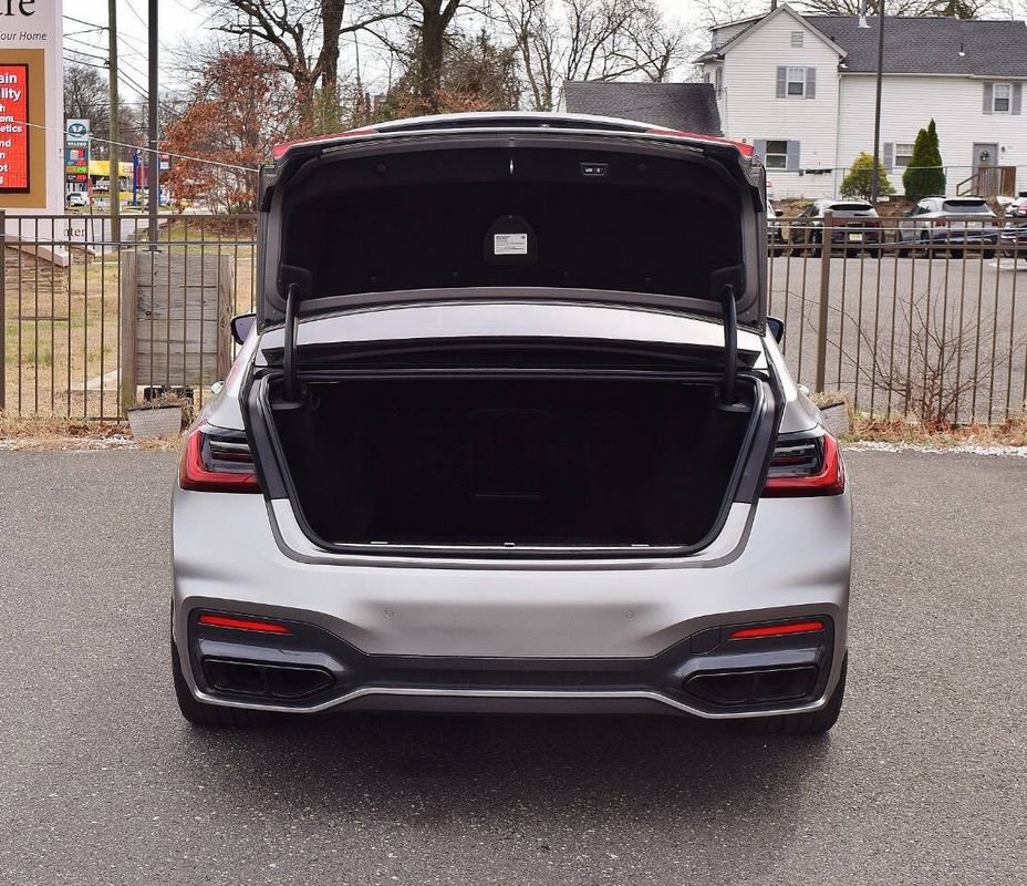 Used 2022 BMW M760i xDrive w/ Luxury Rear Seating Package image 13