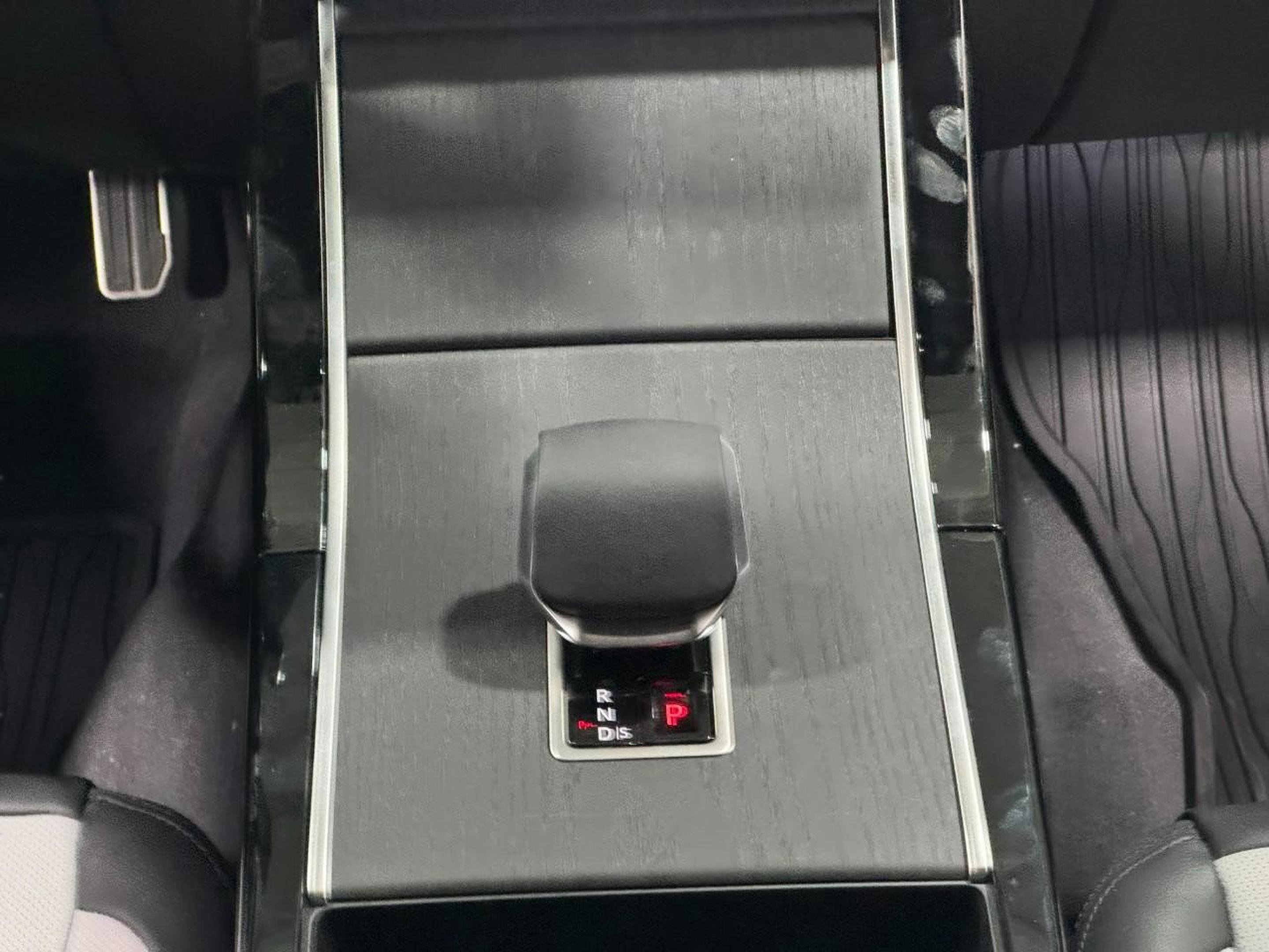 Used 2026 Land Rover Range Rover Velar Dynamic SE image 14