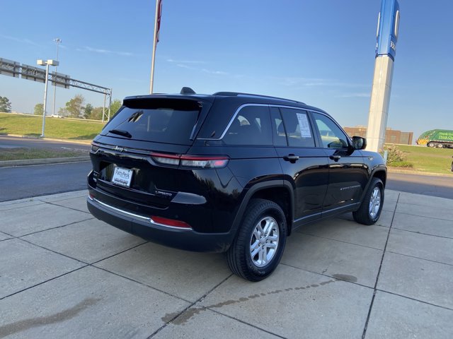 Used 2024 Jeep Grand Cherokee Laredo image 11