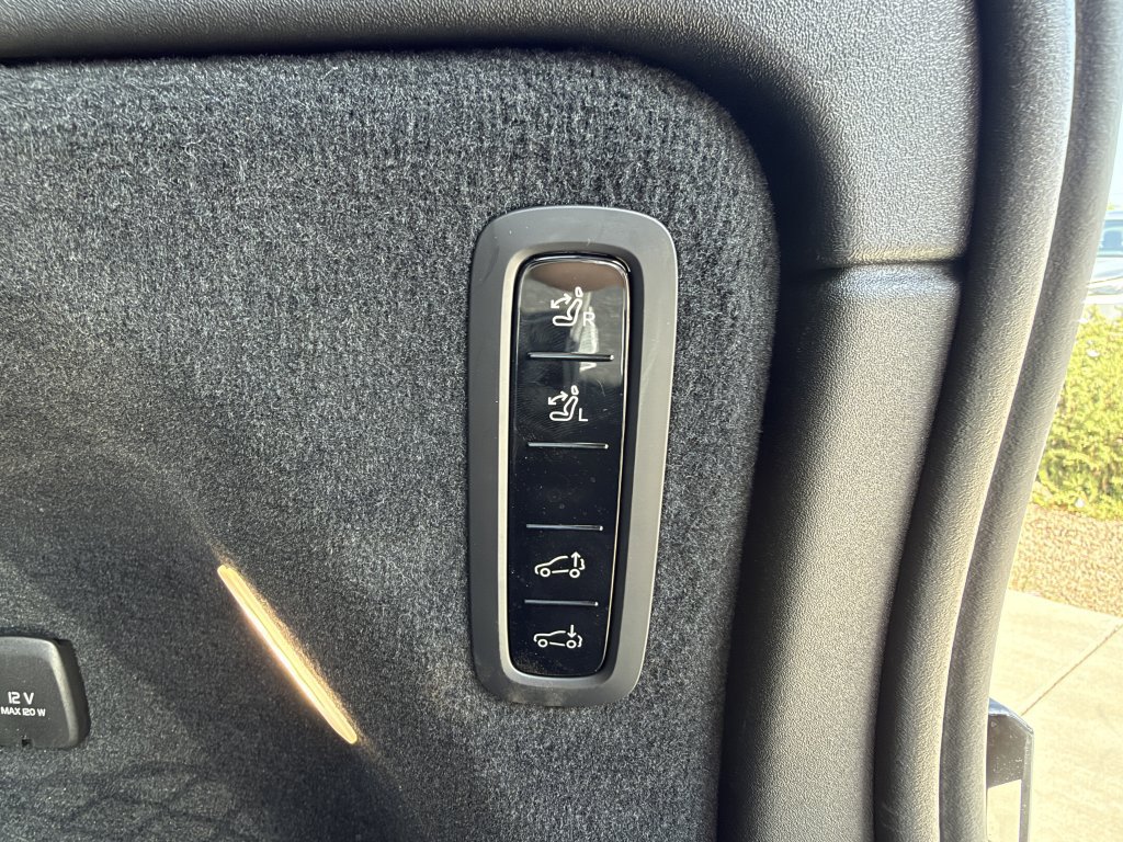 Used 2025 Volvo EX90 Ultra AWD/4WD image 35