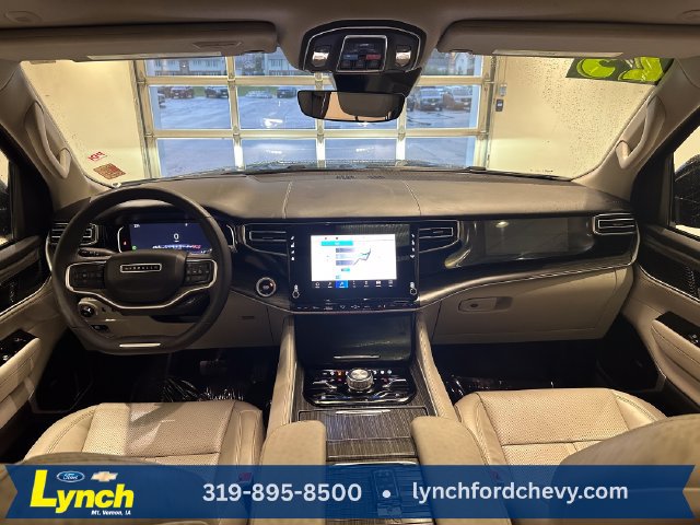 Used 2023 Jeep Wagoneer L Series III w/ Premium Group I AWD/4WD image 10