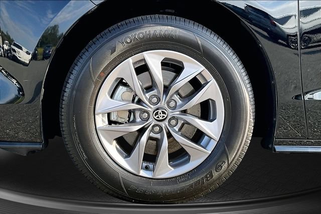 Used 2026 Toyota Sienna XLE FWD image 33