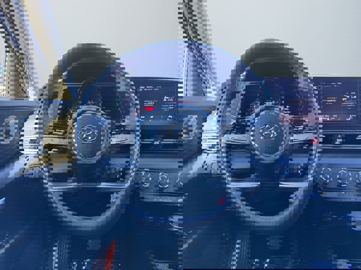 Used 2022 Hyundai Elantra SE image 10