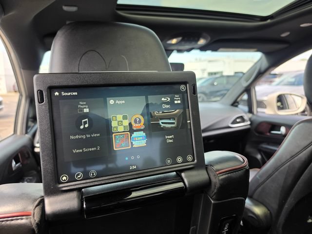 Used 2020 Chrysler Pacifica Limited FWD image 15