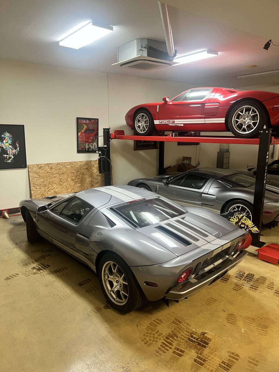 Used 2005 Ford GT RWD image 45