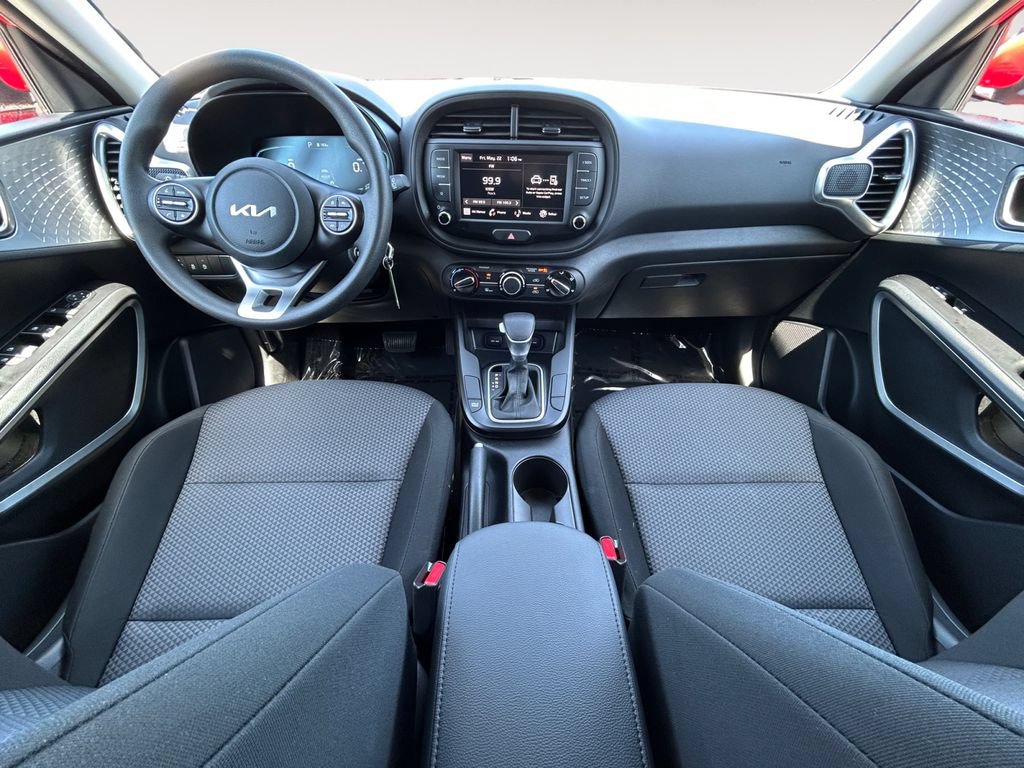 Used 2025 Kia Soul LX FWD image 11