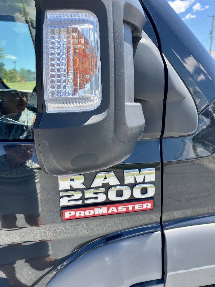 Used 2016 RAM ProMaster 2500 w/ Premium Appearance Group FWD image 3