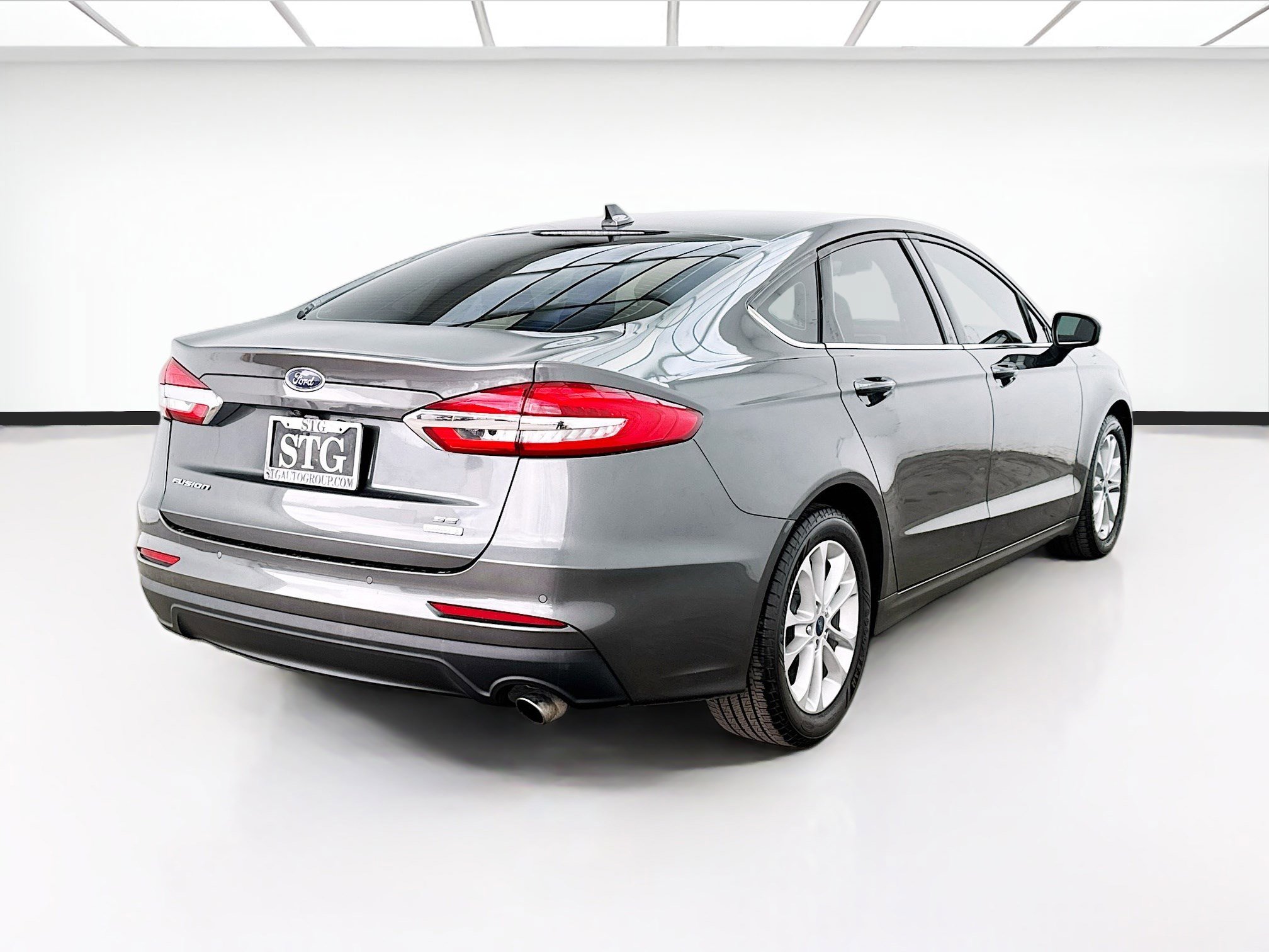 Used 2020 Ford Fusion SE FWD image 4