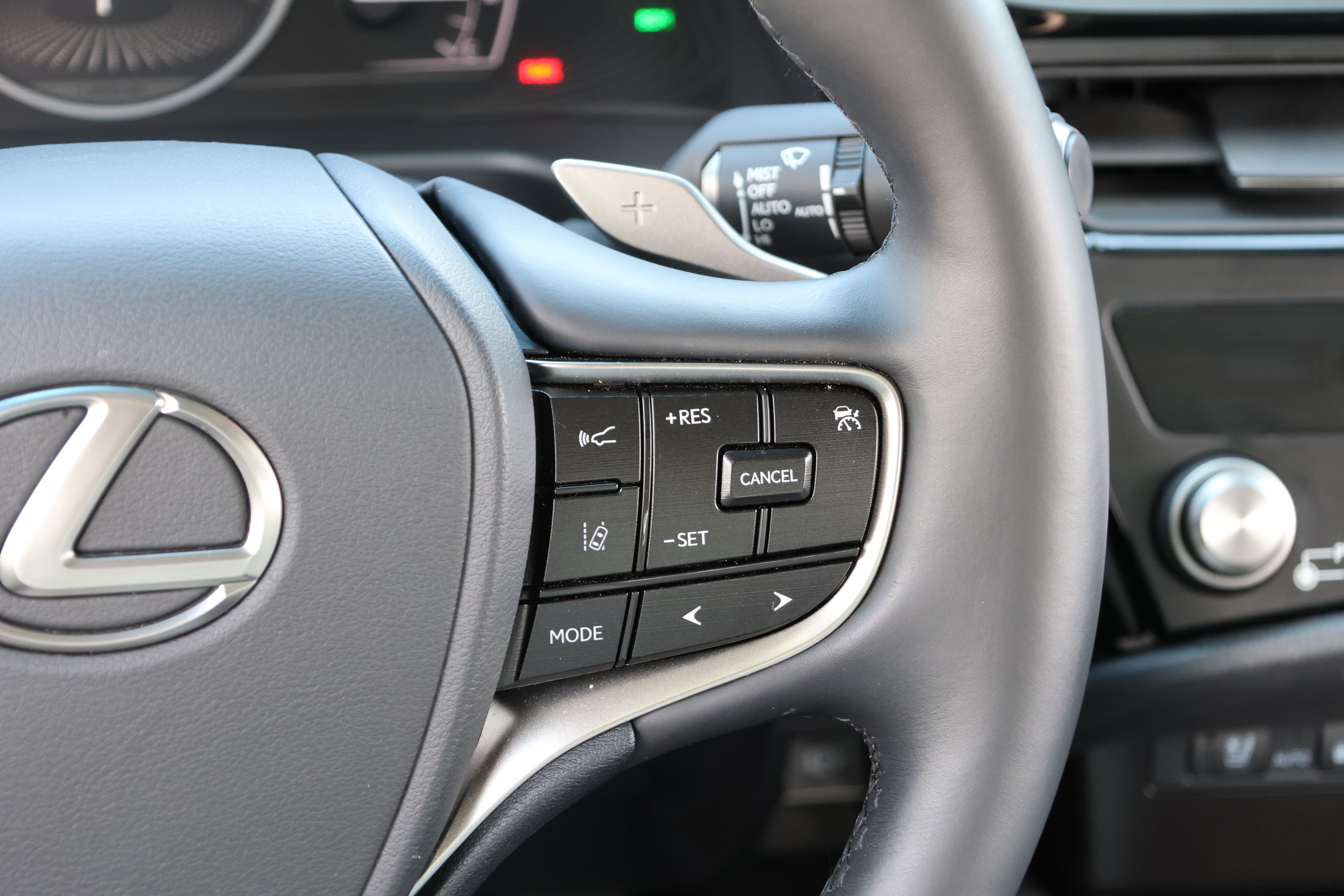 Used 2025 Lexus ES 300h w/ Premium Package FWD image 20