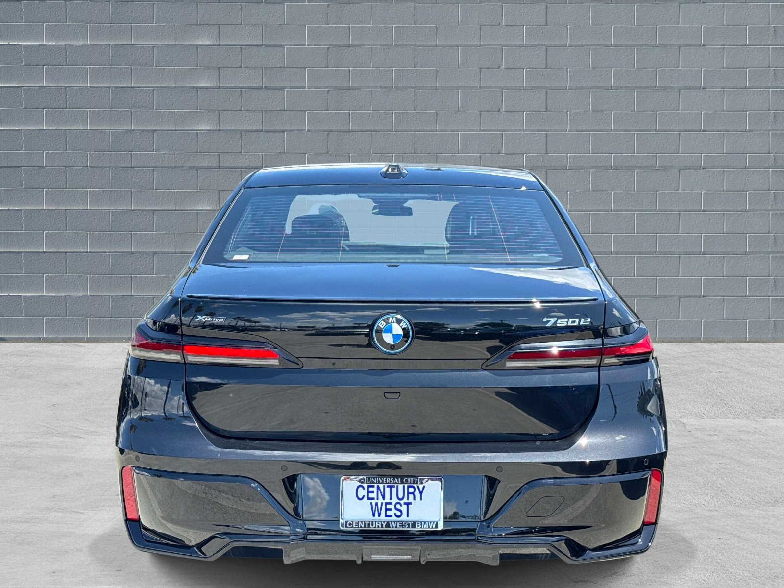 New 2026 BMW 750e xDrive w/ Executive Package AWD/4WD image 4
