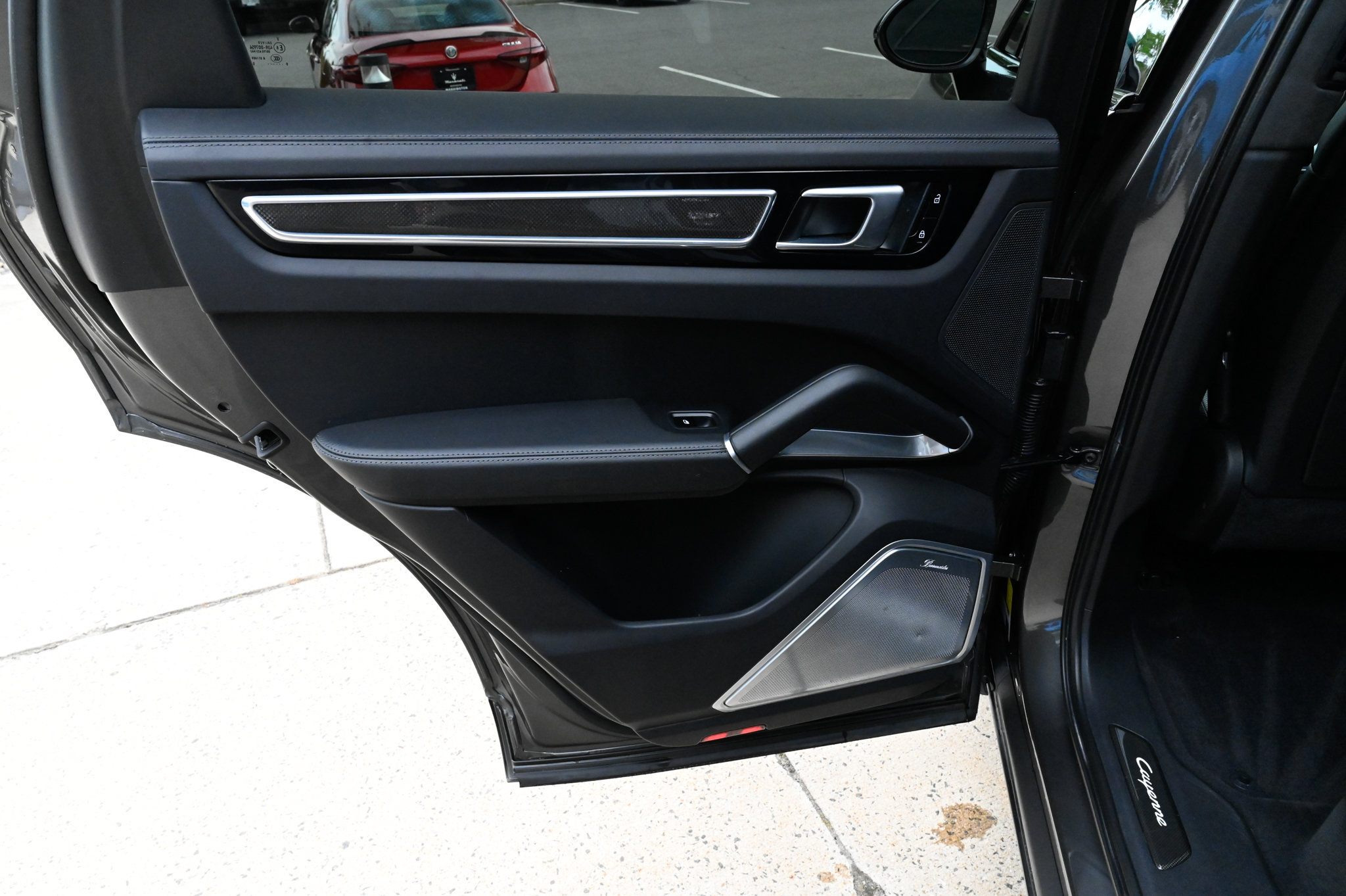 Used 2021 Porsche Cayenne Turbo AWD/4WD image 40