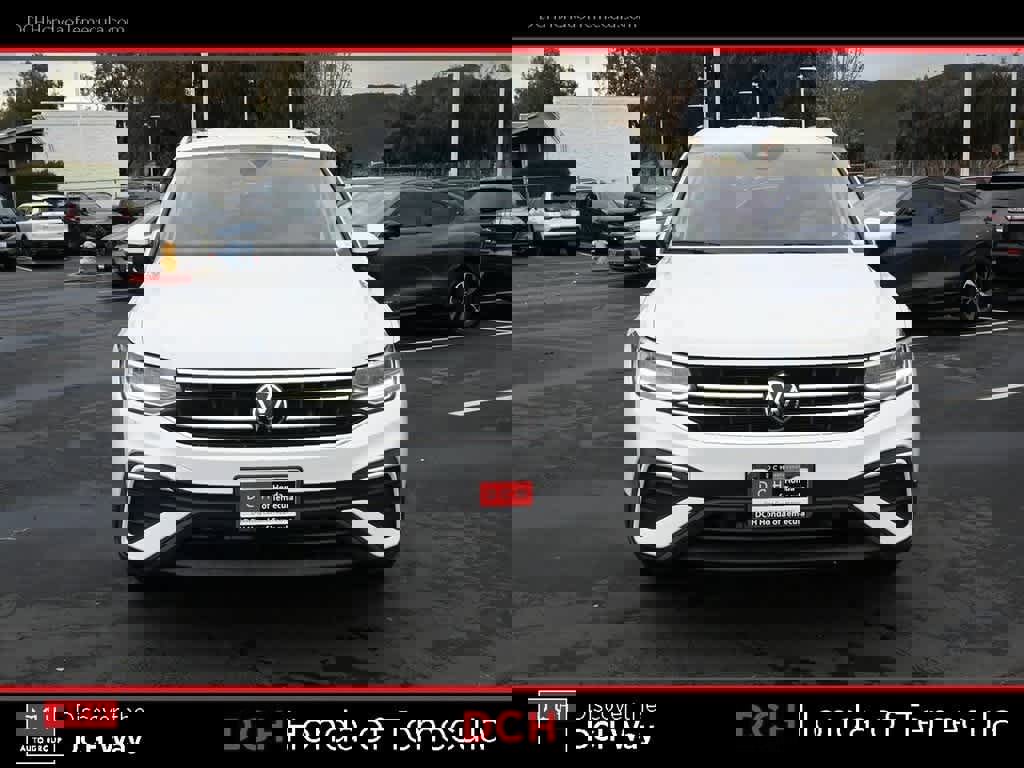 Used 2024 Volkswagen Tiguan SE image 2