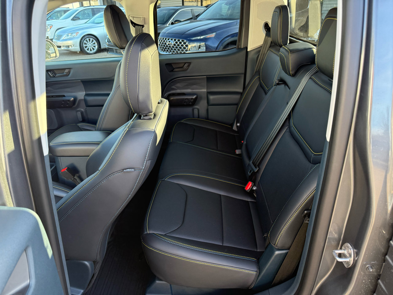 Used 2025 Ford Maverick Lobo image 16