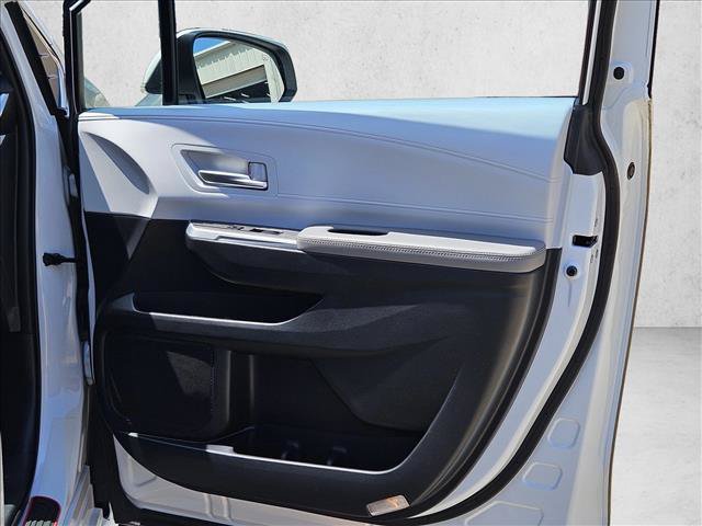 Used 2025 Toyota Sienna XLE FWD image 10