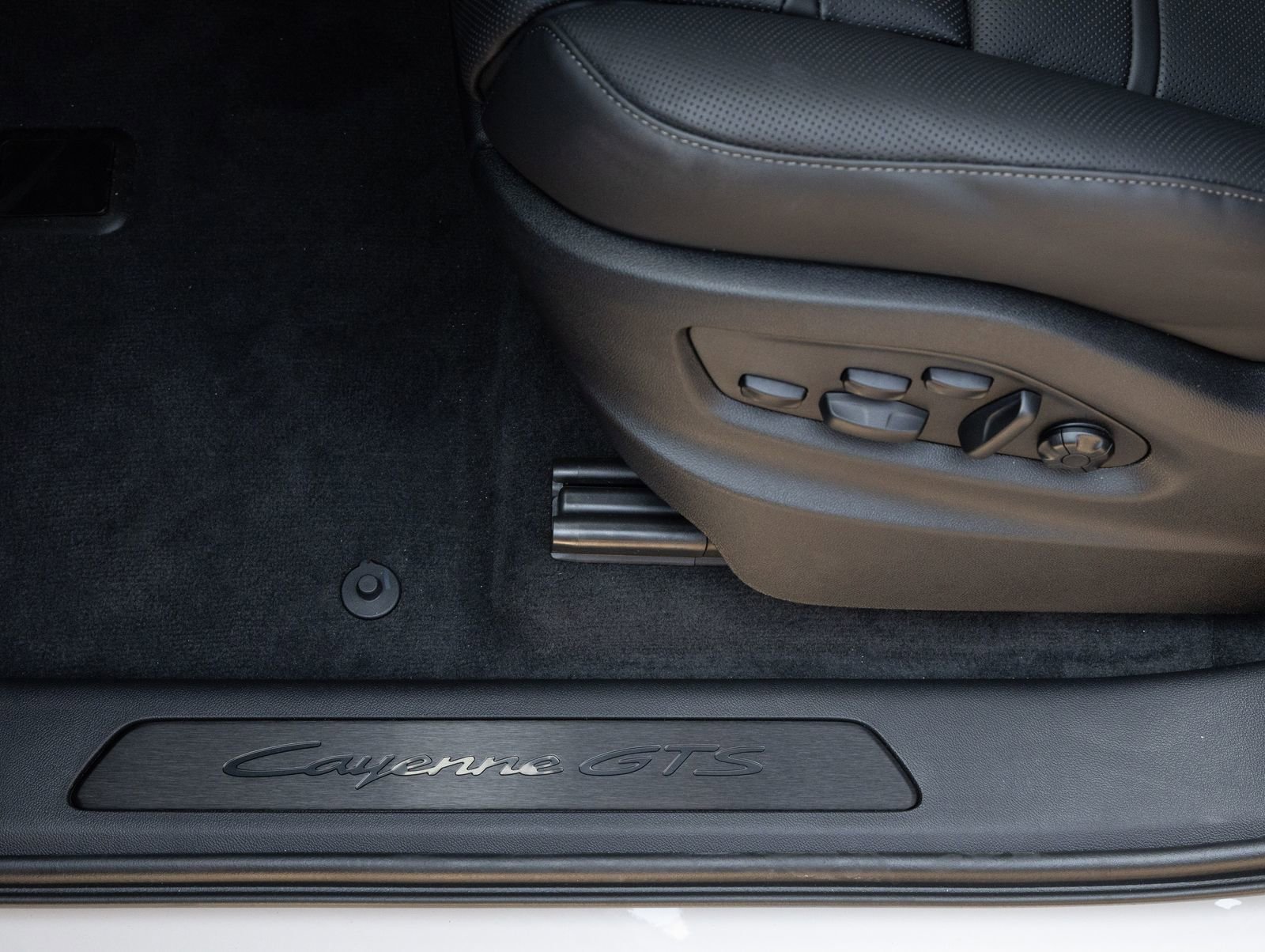 New 2026 Porsche Cayenne GTS AWD/4WD image 21