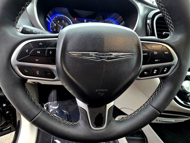 Certified 2024 Chrysler Pacifica Touring-L image 13