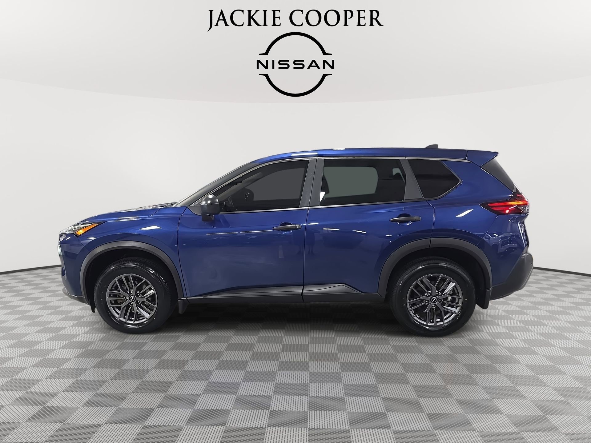 Used 2023 Nissan Rogue S image 8