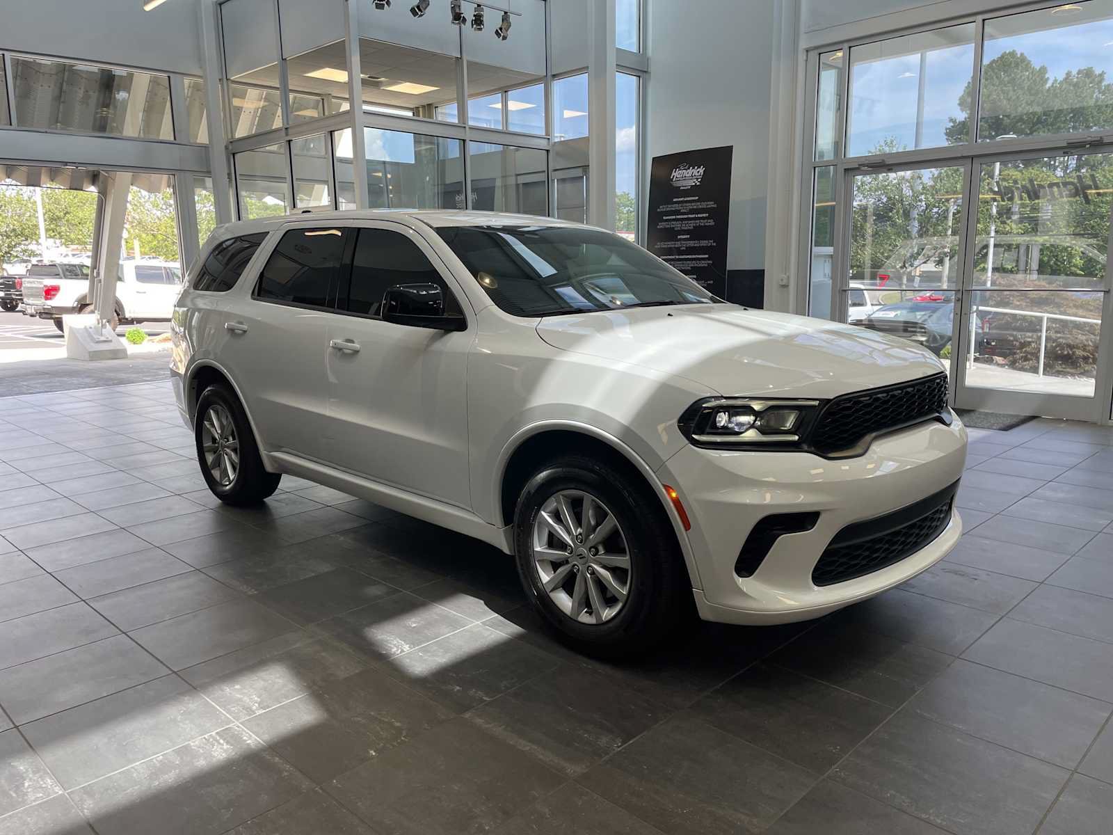 Used 2025 Dodge Durango GT RWD image 2
