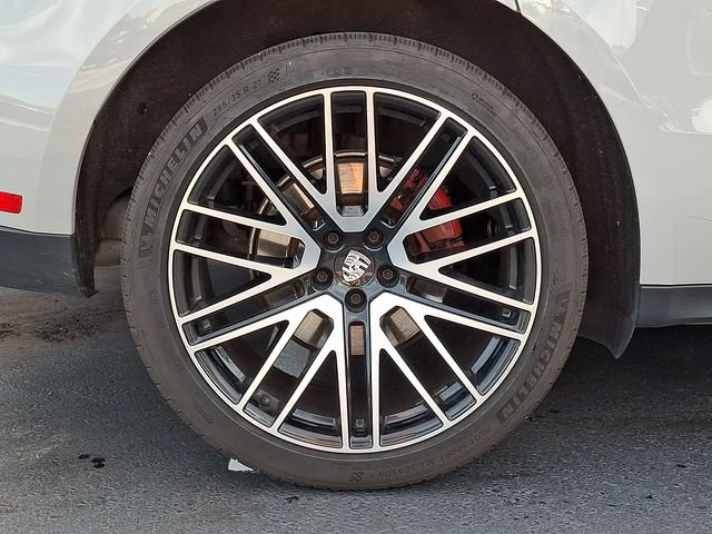 Certified 2024 Porsche Macan S AWD/4WD image 13