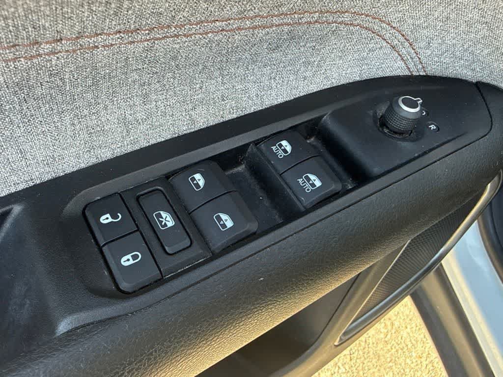 Used 2022 Jeep Compass Latitude AWD/4WD image 13