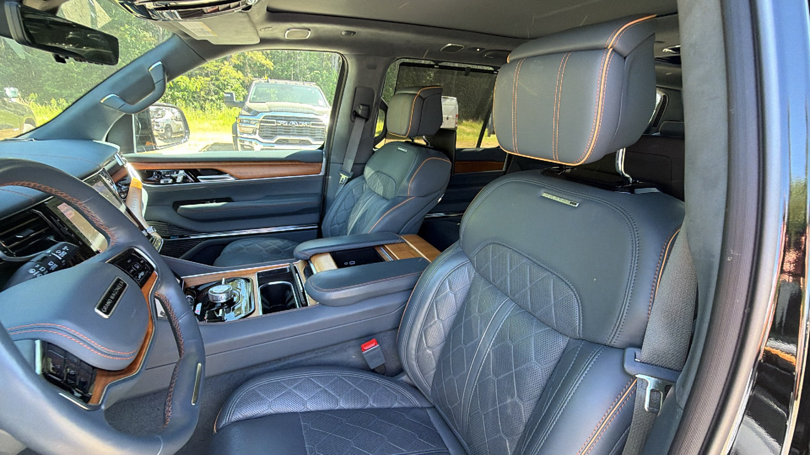 Certified 2024 Jeep Grand Wagoneer Series III w/ Rear Seat Video Group 1 AWD/4WD image 18