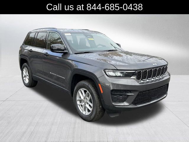 New 2025 Jeep Grand Cherokee Laredo image 3