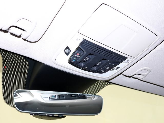 Certified 2024 Acura MDX SH-AWD w/ Technology Package image 25