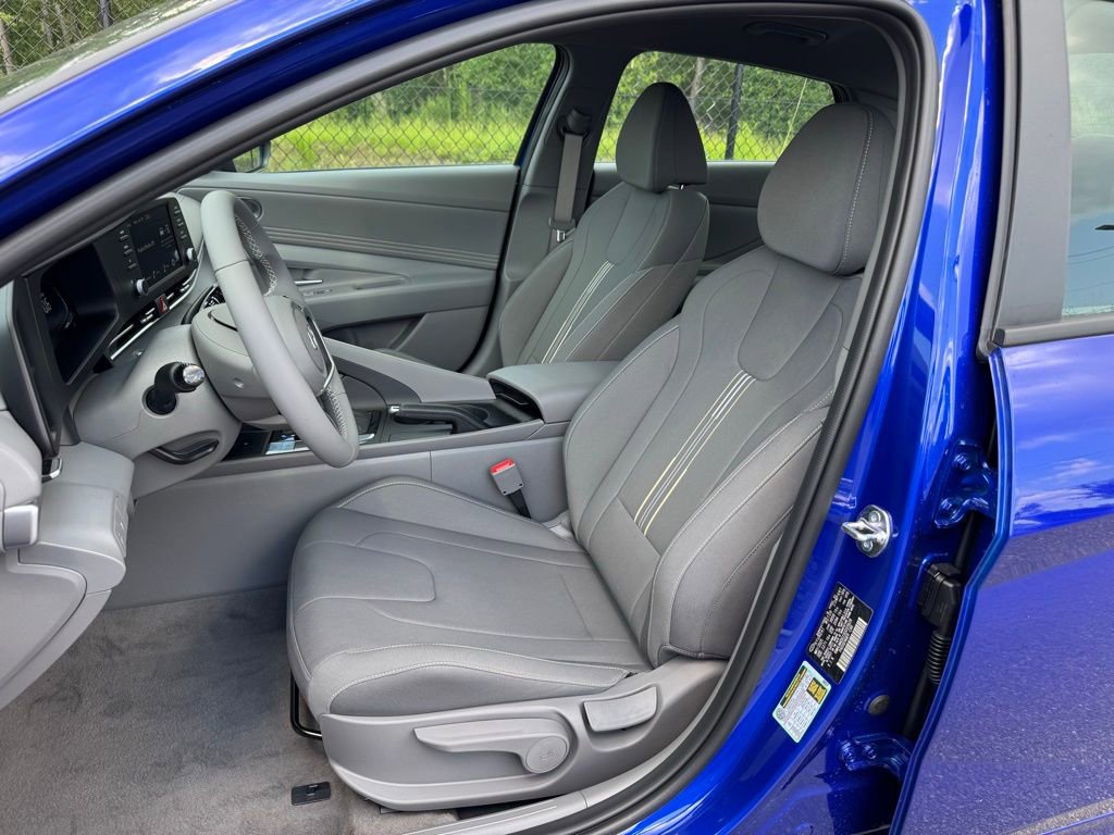Used 2025 Hyundai Elantra Sport image 14